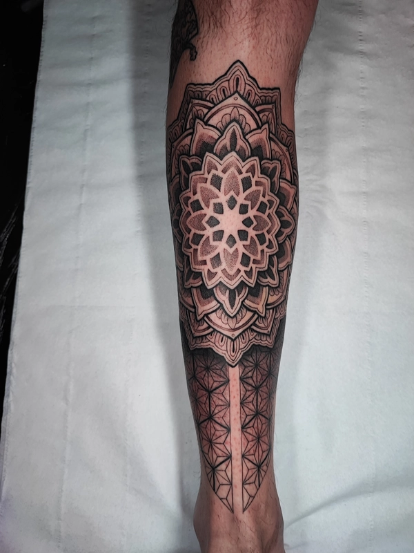 Tatouage Mandala TicTac Tatouage Cicatrisé Unam Noir
